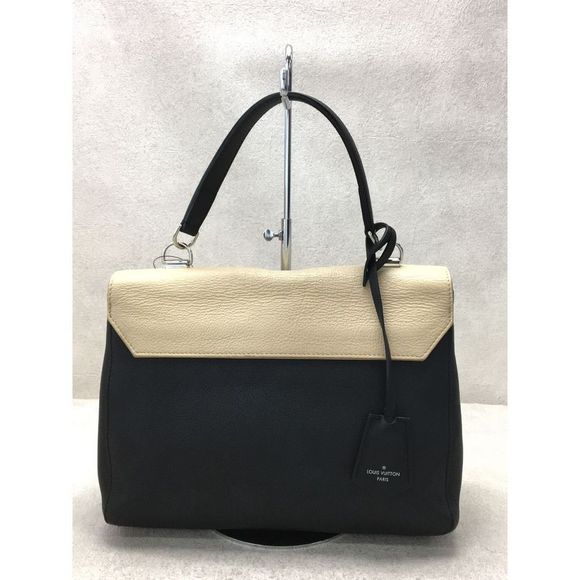 Louis Vuitton LockMe Cartable Leather Plain Shoulder Bag - Picture 3 of 5